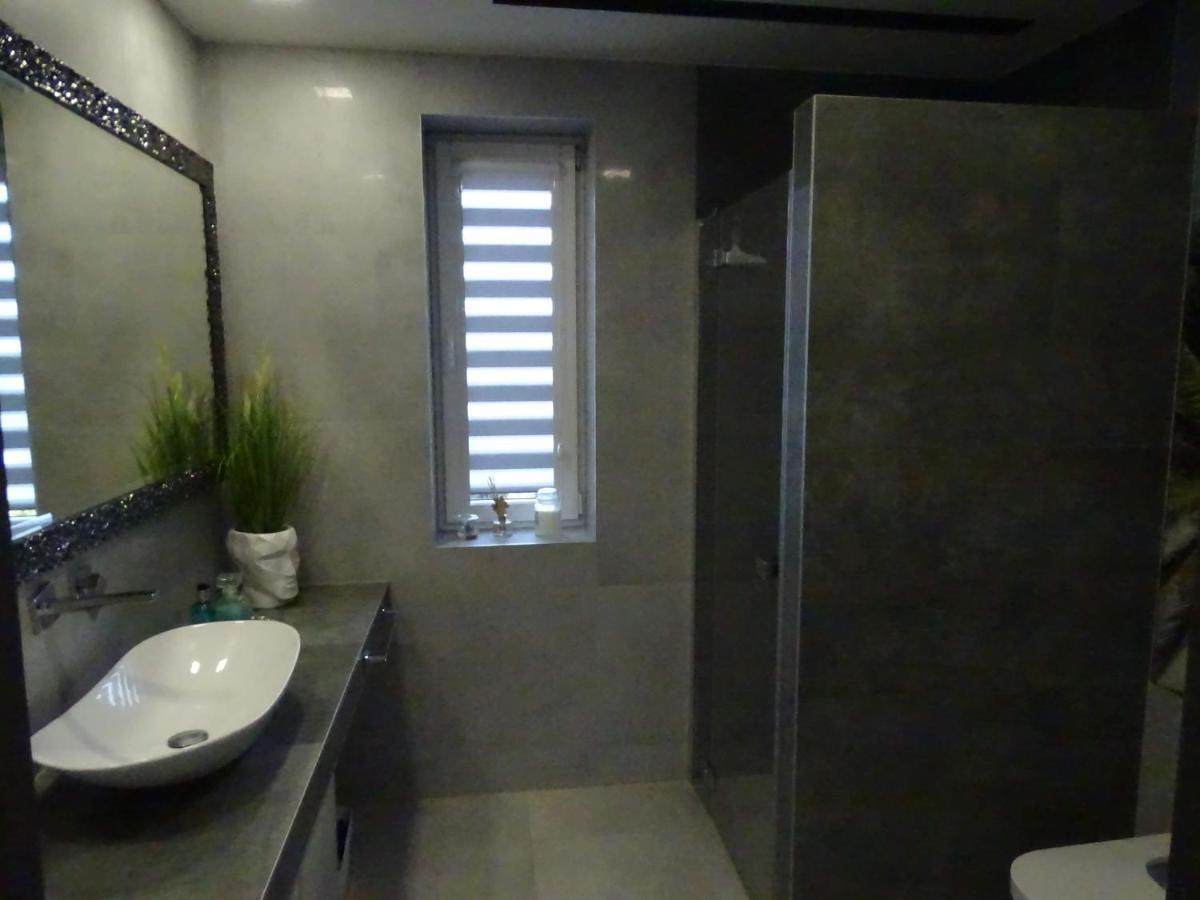 Villa Sanriver Przemysl Ngoại thất bức ảnh